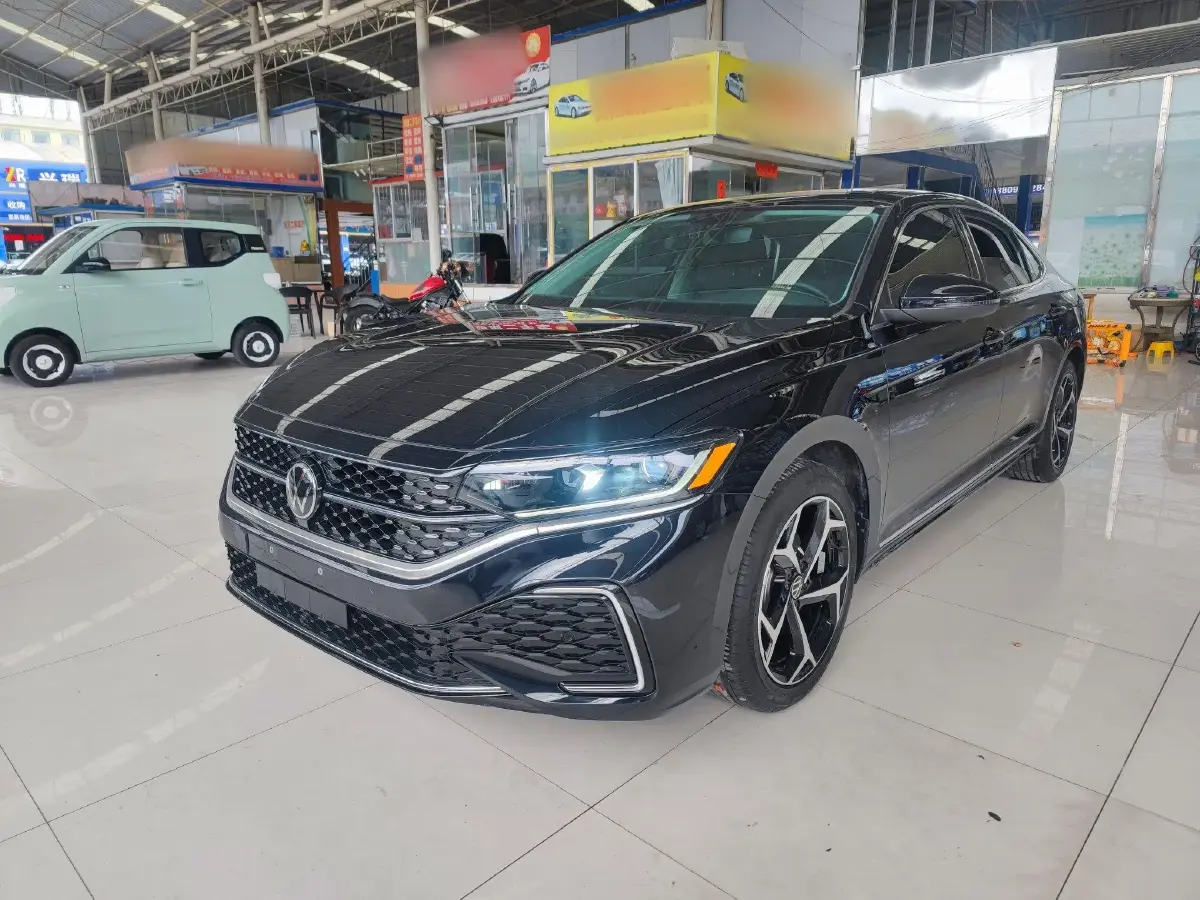 2023 Volkswagen Passat 2.0T 186HP L4 7DCT