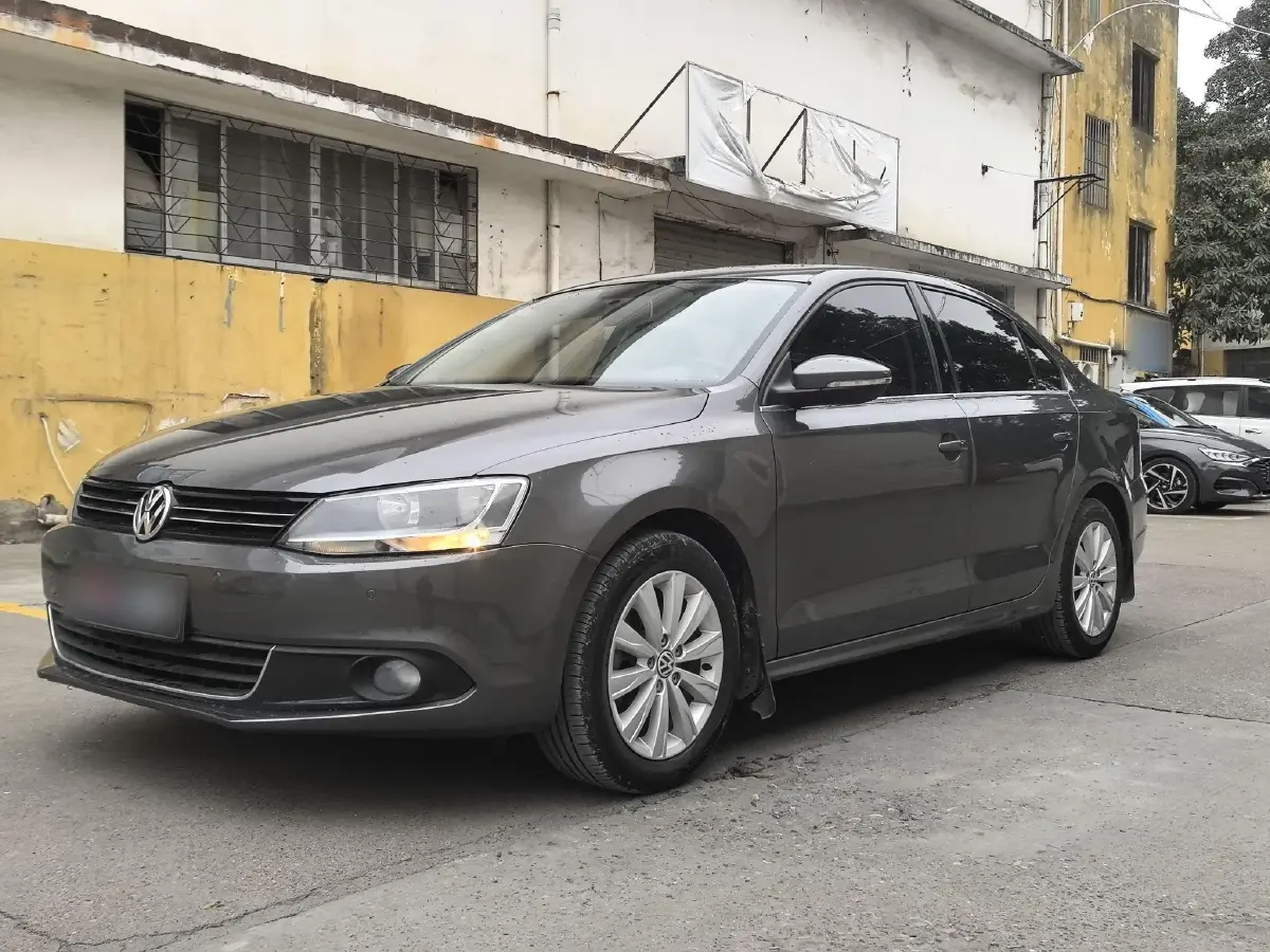2014 Volkswagen Sagitar 1.4T 131HP L4 7DCT