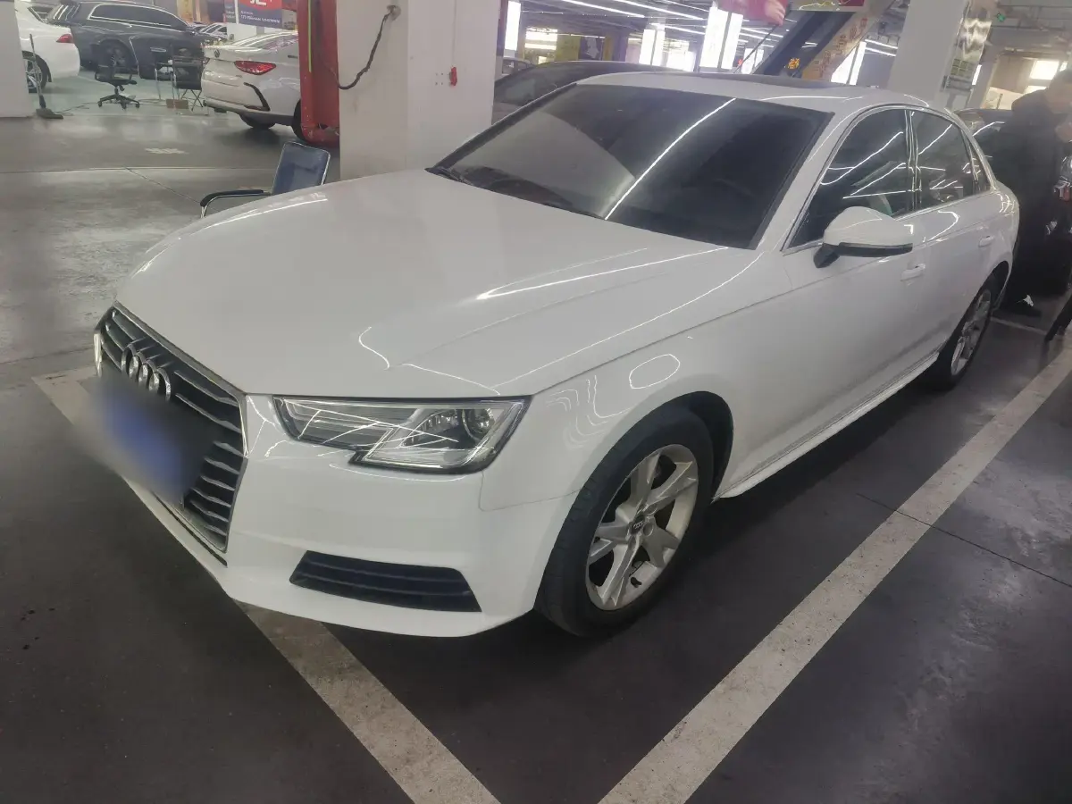 2017 Audi A4L 2.0T 190HP L4 7DCT