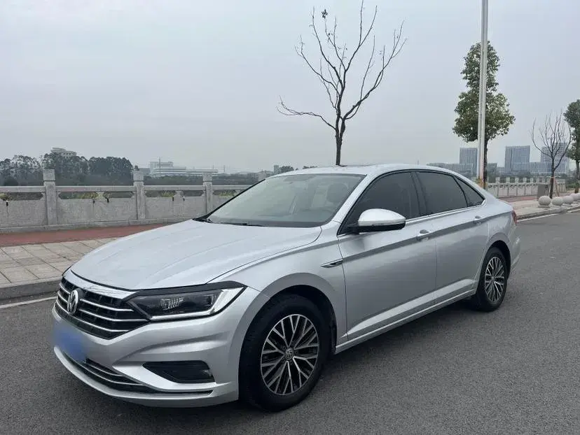 2020 Volkswagen Sagitar 1.2T 116HP L4 7DCT