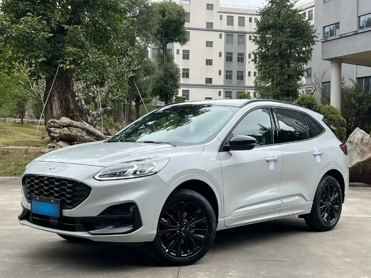 2024 Ford Escape 2.0T 248HP L4 8AT