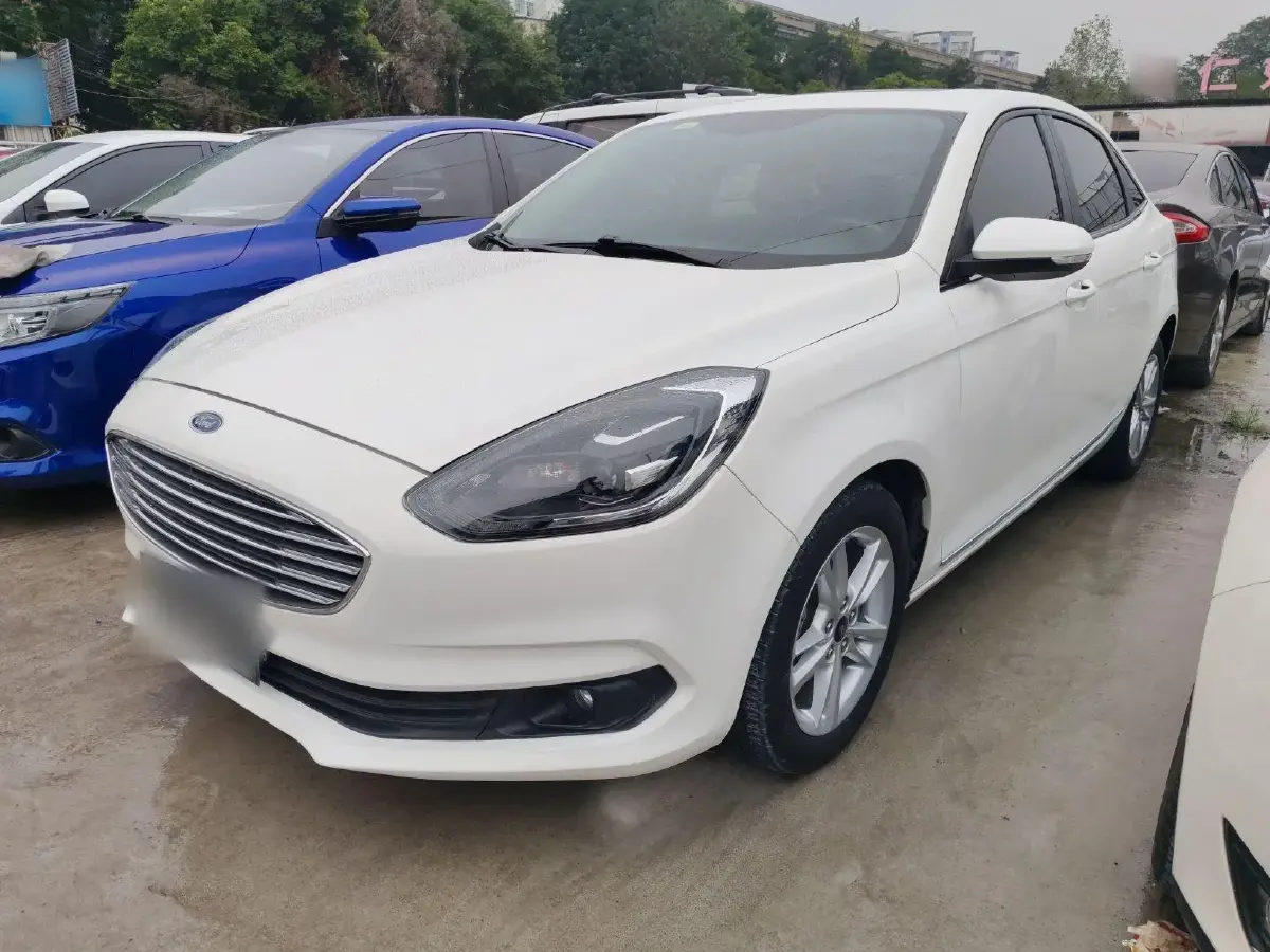 2019 Ford Escort 1.5L 122HP L3 6AT