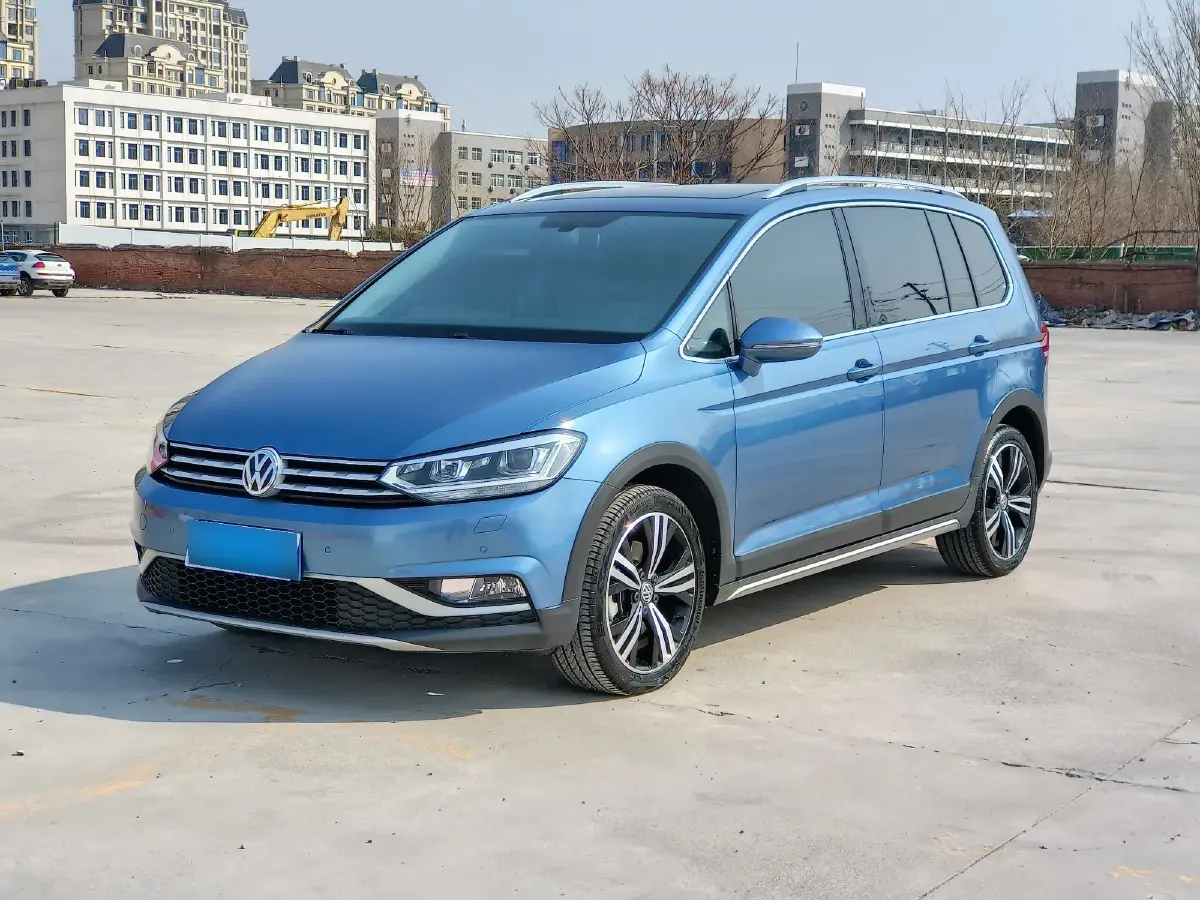2021 Volkswagen Touran 1.4T 150HP L4 7DCT 2021 Volkswagen Touran 1.4T 150HP L4 7DCT