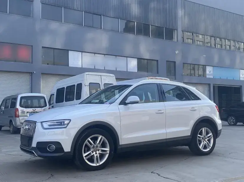 2012 Audi Q3 2.0T 211HP L4 7DCT