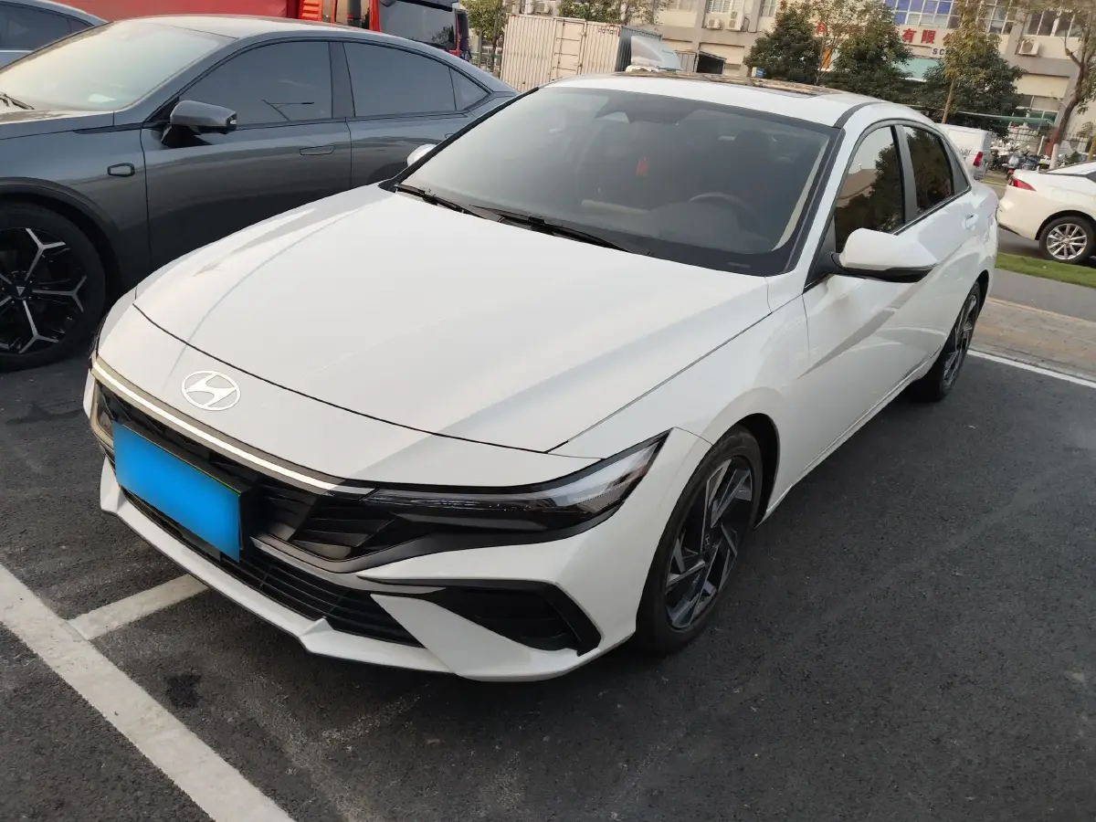 2023 Hyundai Elantra 1.5L 115HP L4 CVT