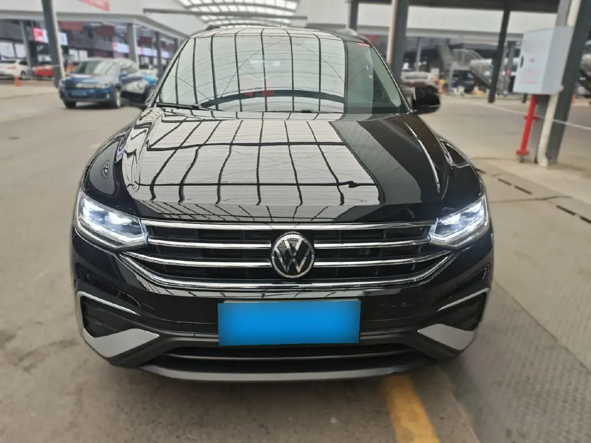 2022 Volkswagen Tiguan L 2.0T 186HP L4 7DCT,autocango,china used car exporter,china ev exporter,chinese used car exporter,chinese used ev exporter