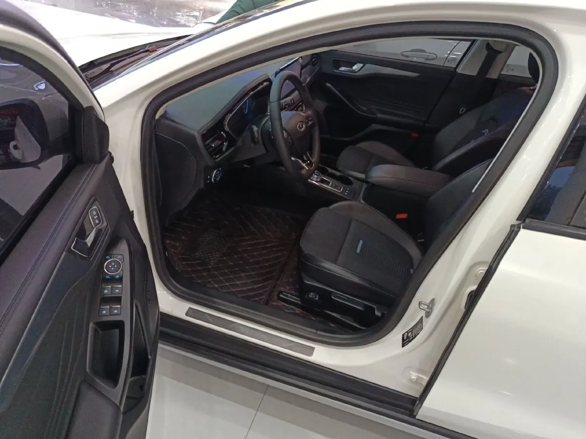 2021 Ford Focus Active 1.5T 174HP L3 8AT,autocango,china used car exporter,china ev exporter,chinese used car exporter,chinese used ev exporter