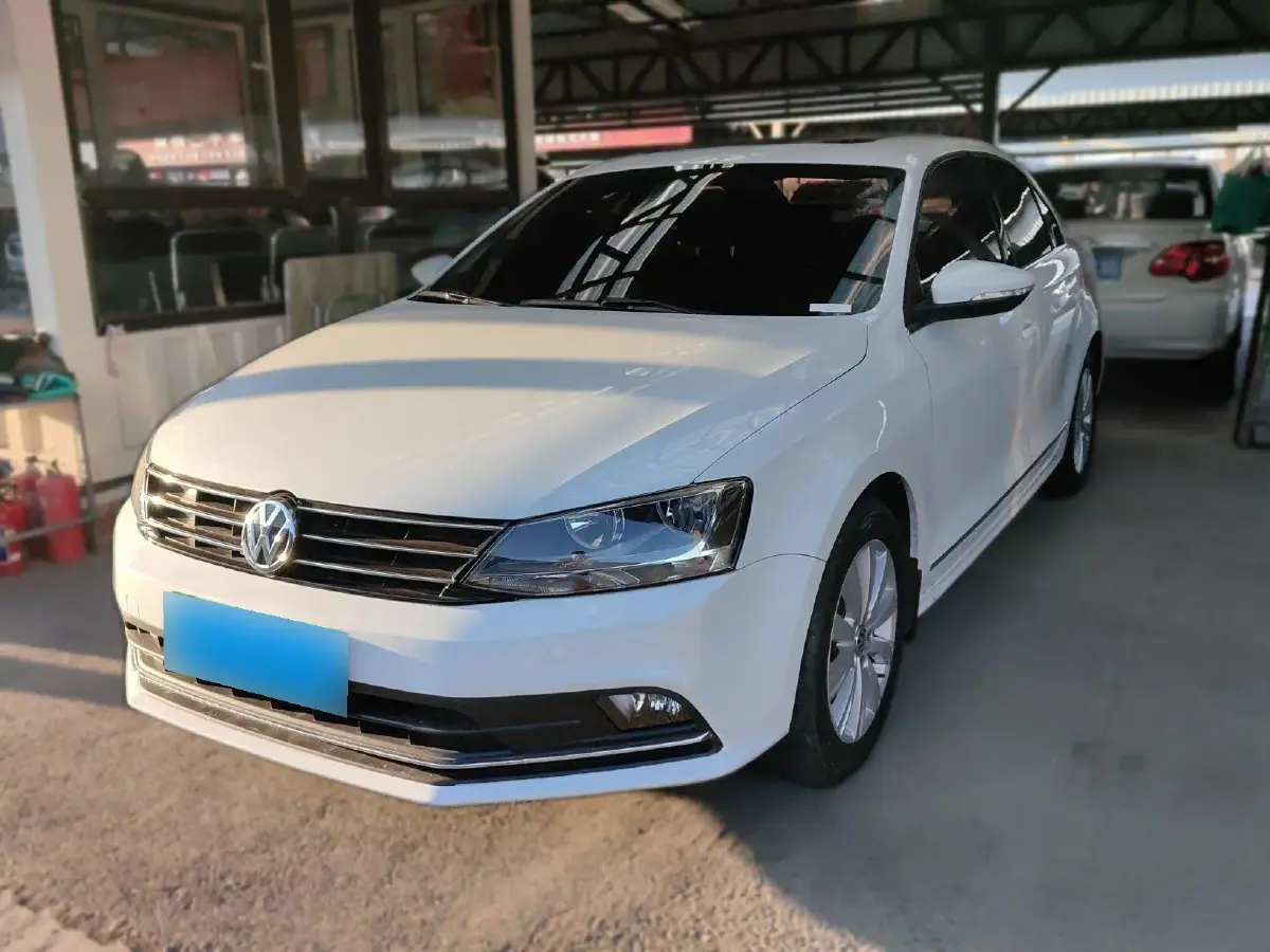 2015 Volkswagen Sagitar 1.4T 131HP L4 7DCT