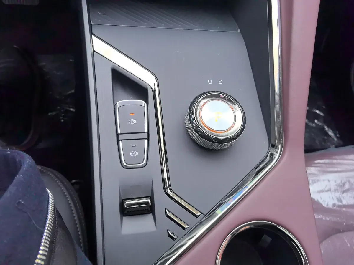 2024 JAC X8 PLUS 1.5T 184HP L4 7DCT,autocango,china used car exporter,china ev exporter,chinese used car exporter,chinese used ev exporter