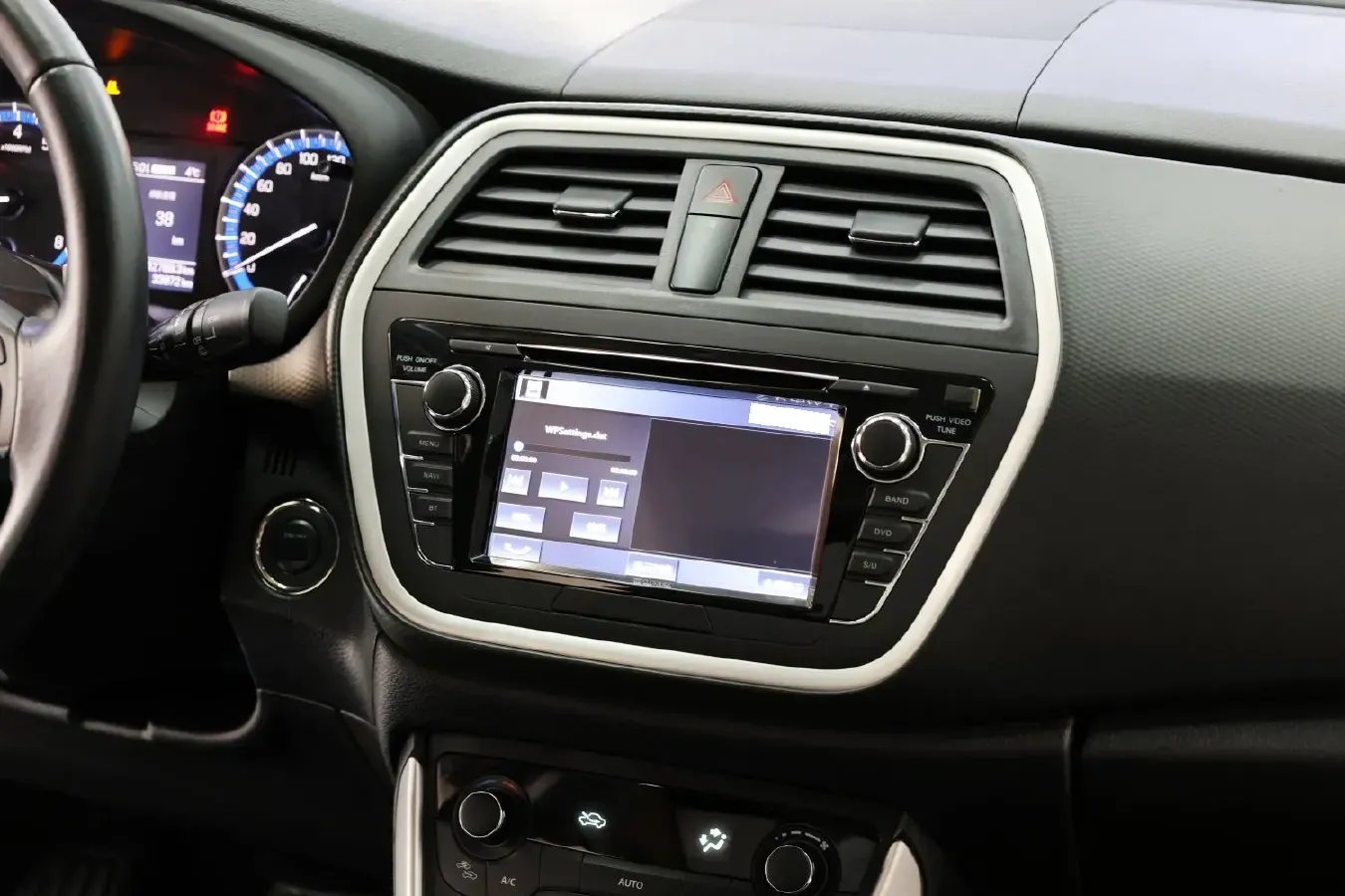 2015 Suzuki S-cross 1.6L 122HP L4 CVT,autocango,china used car exporter,china ev exporter,chinese used car exporter,chinese used ev exporter