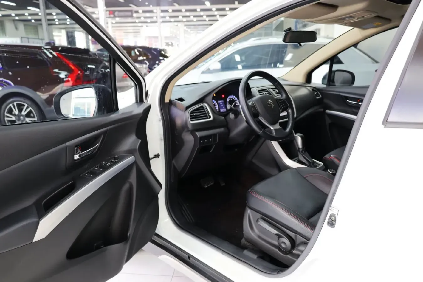 2015 Suzuki S-cross 1.6L 122HP L4 CVT,autocango,china used car exporter,china ev exporter,chinese used car exporter,chinese used ev exporter