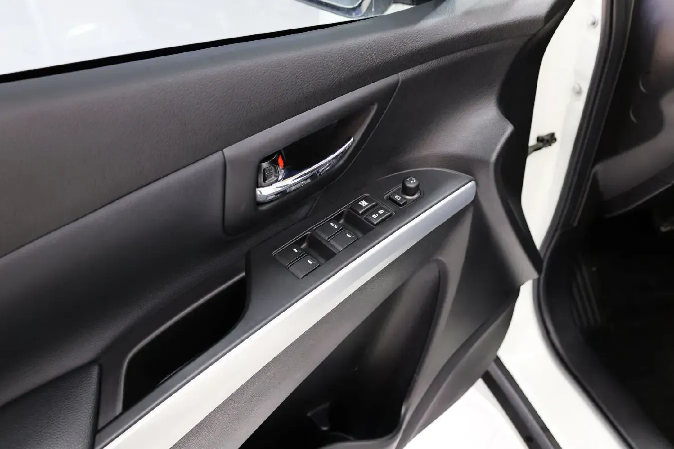 2015 Suzuki S-cross 1.6L 122HP L4 CVT,autocango,china used car exporter,china ev exporter,chinese used car exporter,chinese used ev exporter