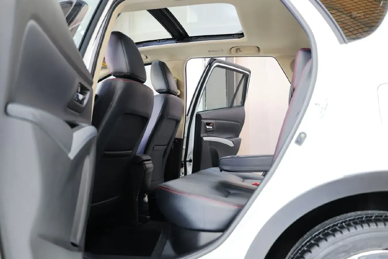 2015 Suzuki S-cross 1.6L 122HP L4 CVT,autocango,china used car exporter,china ev exporter,chinese used car exporter,chinese used ev exporter