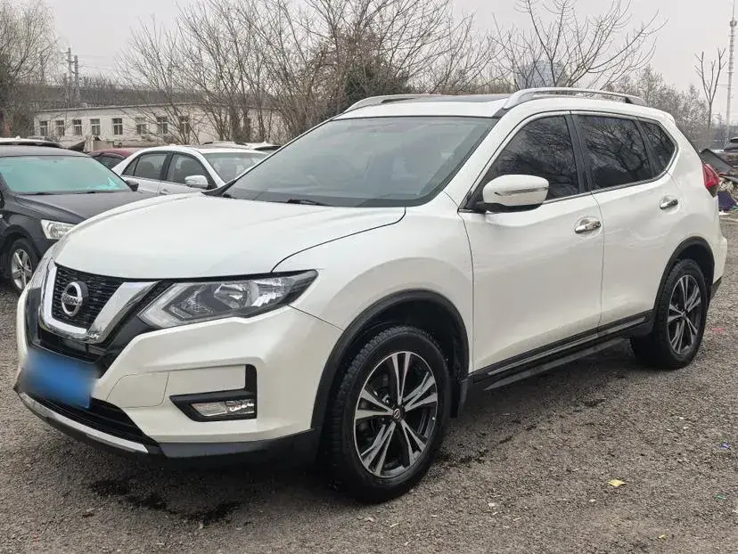 2017 Nissan X-Trail 2.5L 186HP L4 CVT