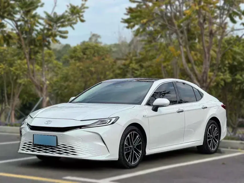 2024 Toyota Camry 2.0L 152HP L4 E-CVT Hybrid