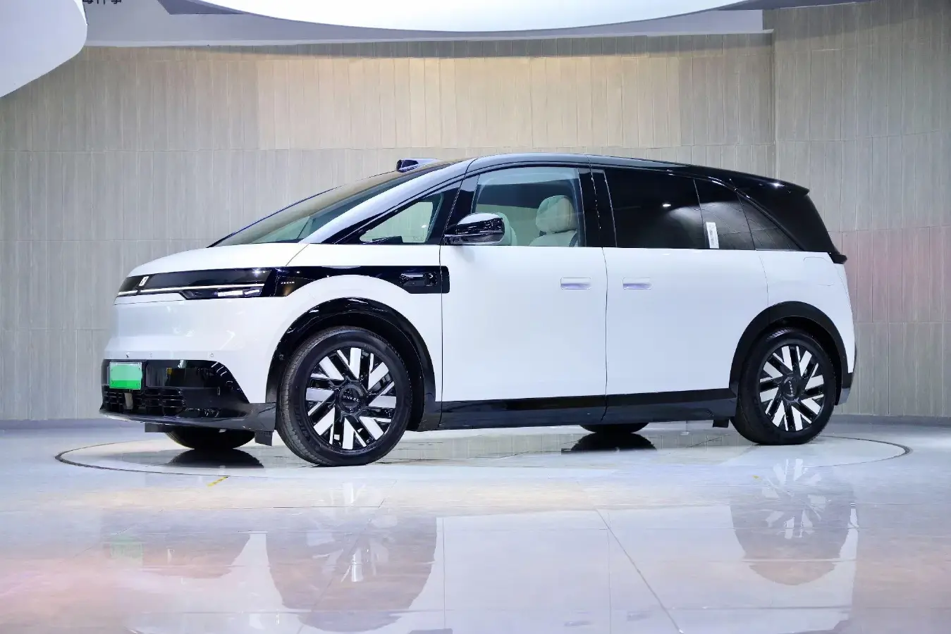 2025 Zeekr MIX BEV 102KWH