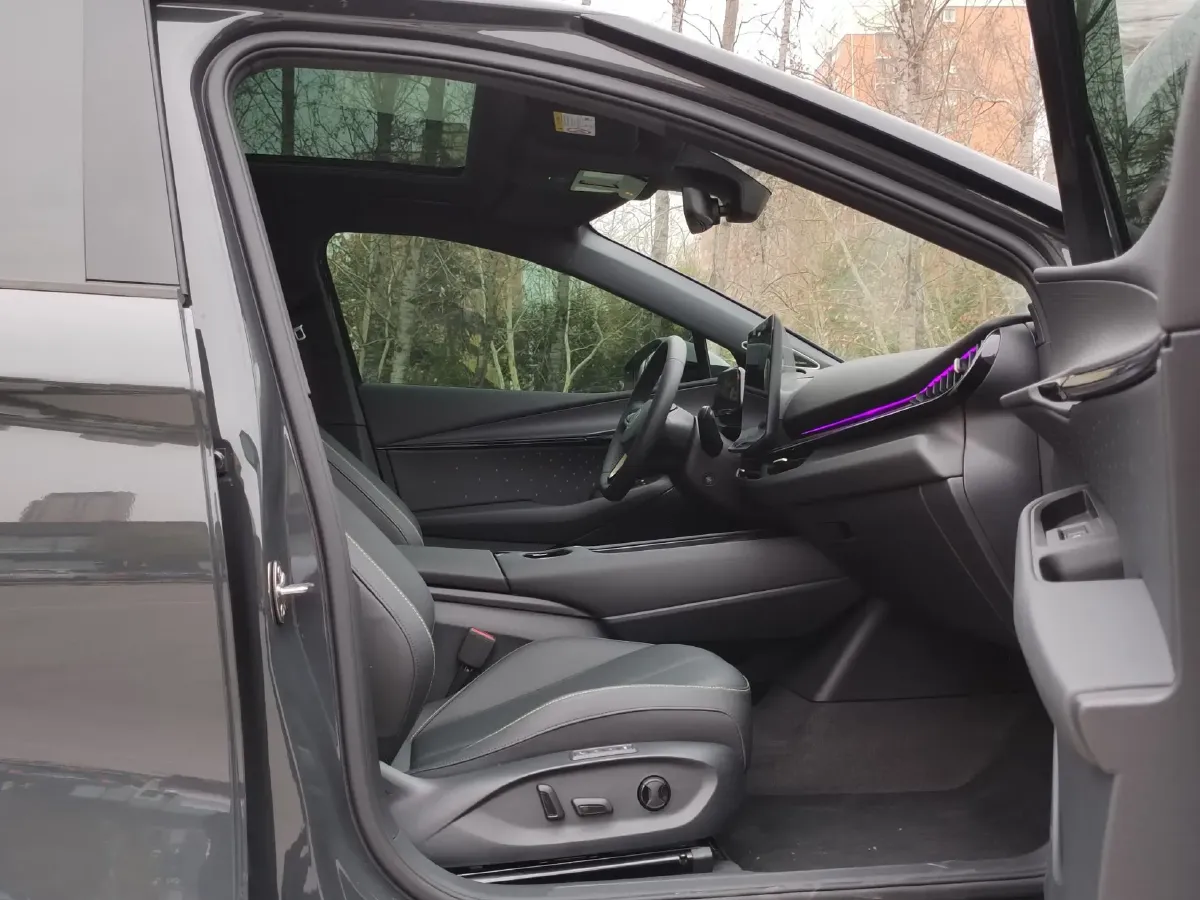 2024 Volkswagen ID.UNYX BEV 80.2KWH,autocango,china used car exporter,china ev exporter,chinese used car exporter,chinese used ev exporter