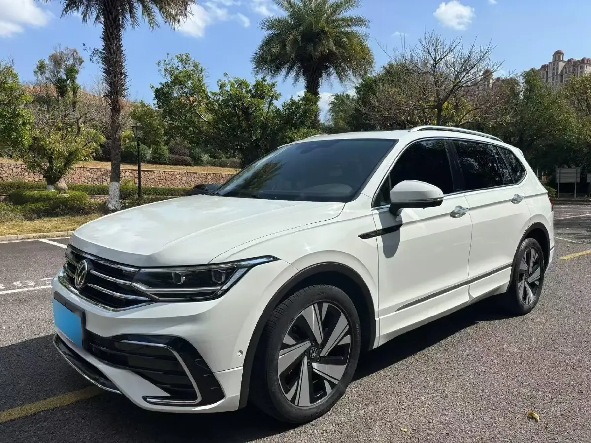 2023 Volkswagen Tiguan L 2.0T 186HP L4 7DCT