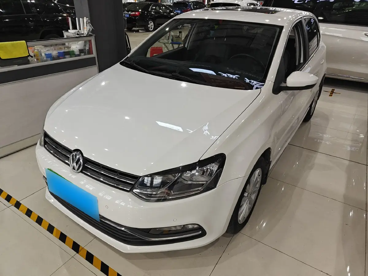 2014 Volkswagen Polo 1.6L 110HP L4 6AT