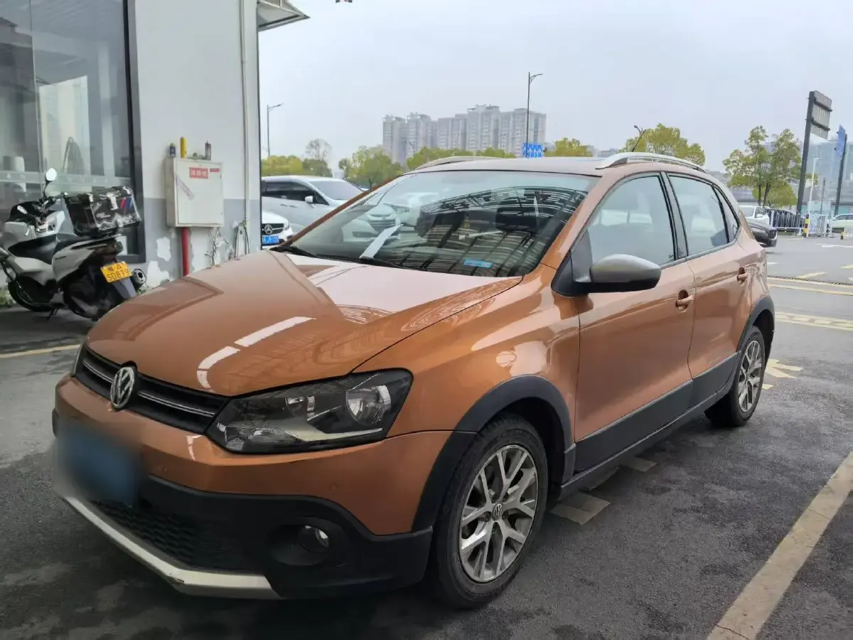 2014 Volkswagen Polo 1.6L 110HP L4 6AT