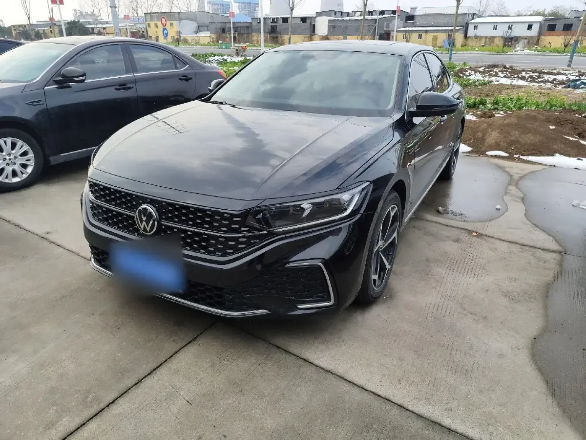 2025 Volkswagen Passat 2.0T 186HP L4 7DCT