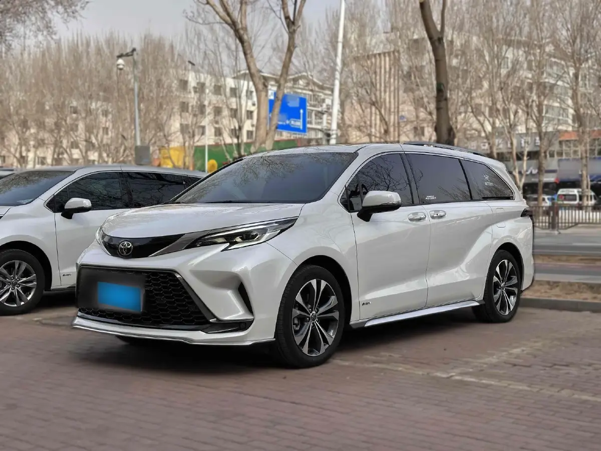 2024 Toyota Granvia 2.5L 189HP L4 E-CVT Hybrid