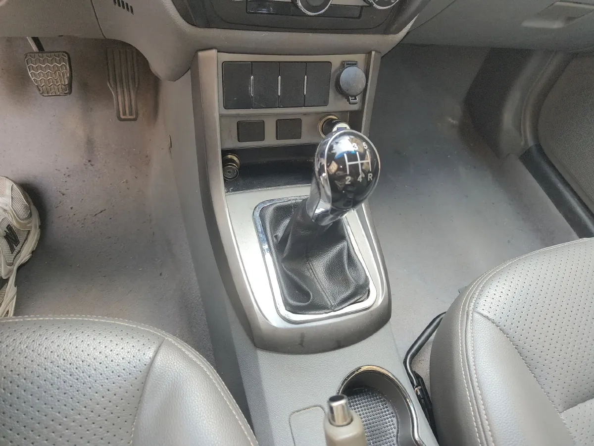 2013 Geely Emgrand Classic 1.5L 109HP L4 5MT,autocango,china used car exporter,china ev exporter,chinese used car exporter,chinese used ev exporter