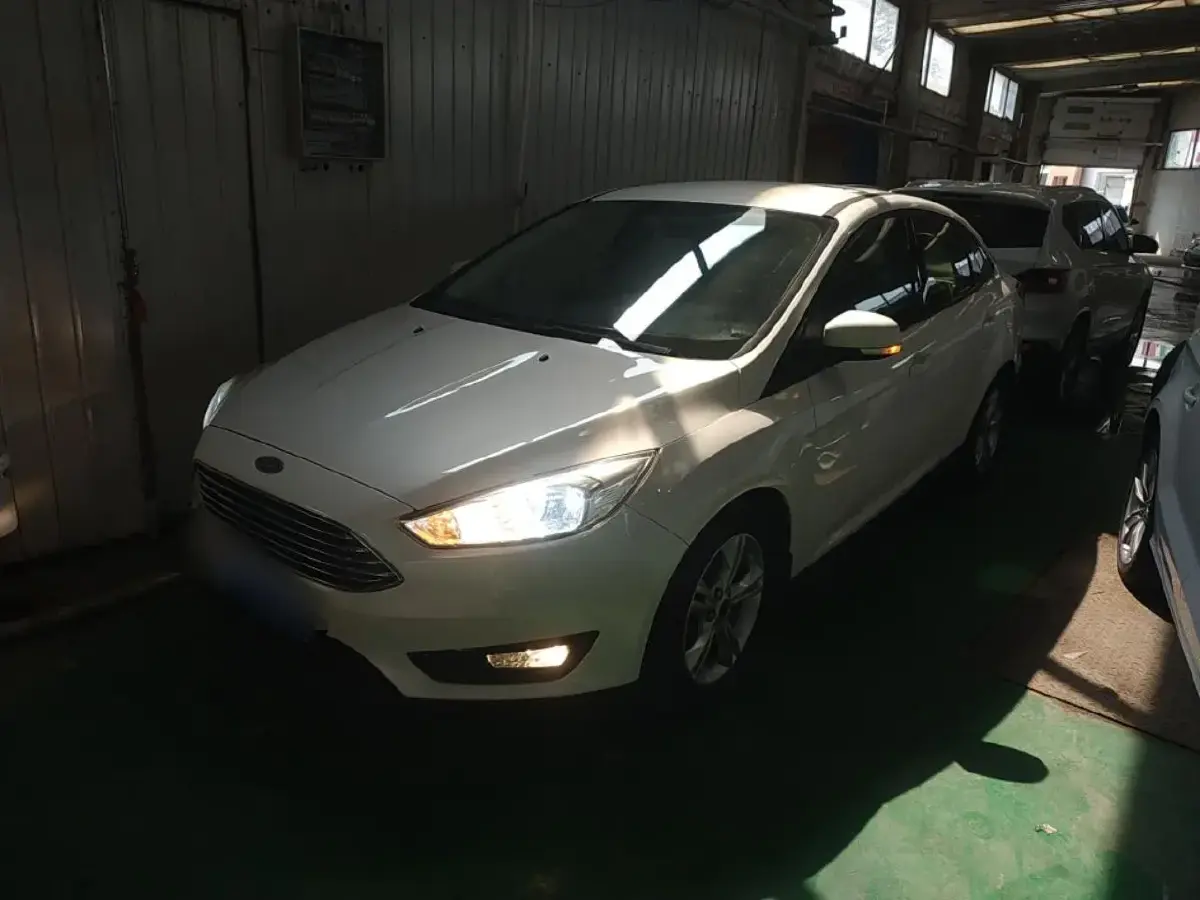 2015 Ford Focus 1.6L 125HP L4 6DCT
