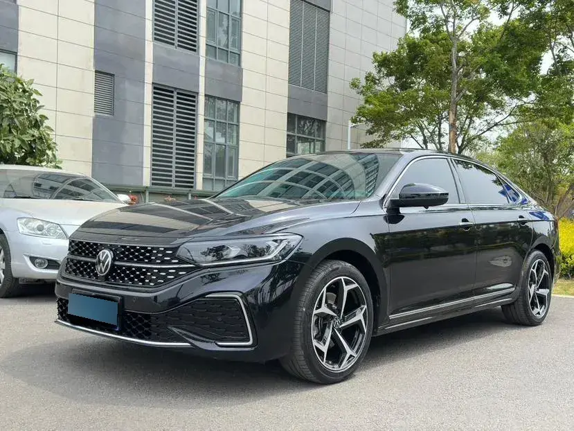 2024 Volkswagen Passat 2.0T 220HP L4 7DCT