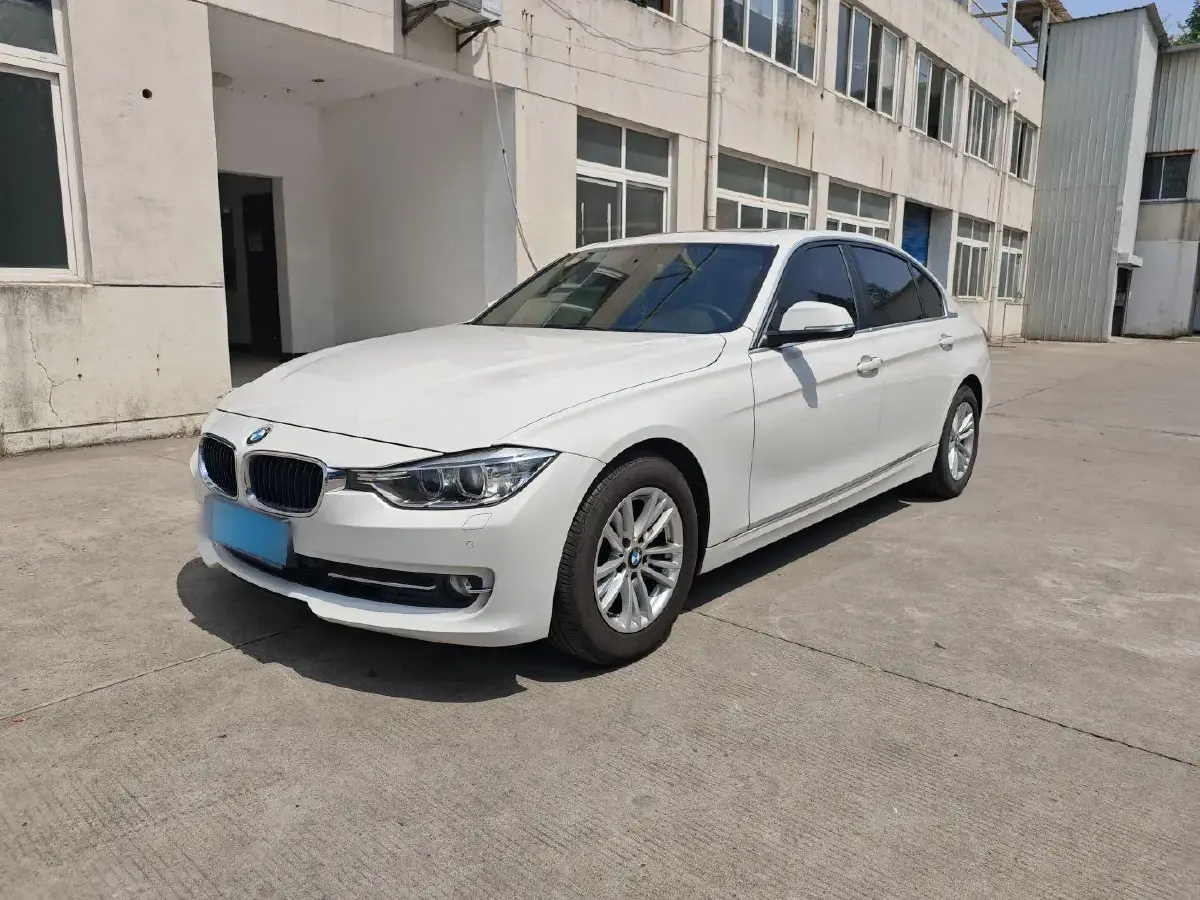 2014 BMW 3 Series 2.0T 184HP L4 8AT