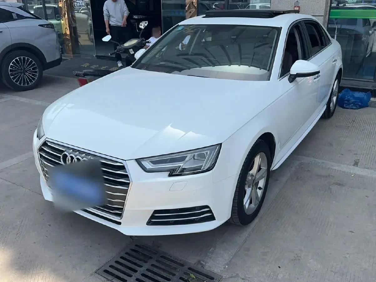 2017 Audi A4L 2.0T 190HP L4 7DCT