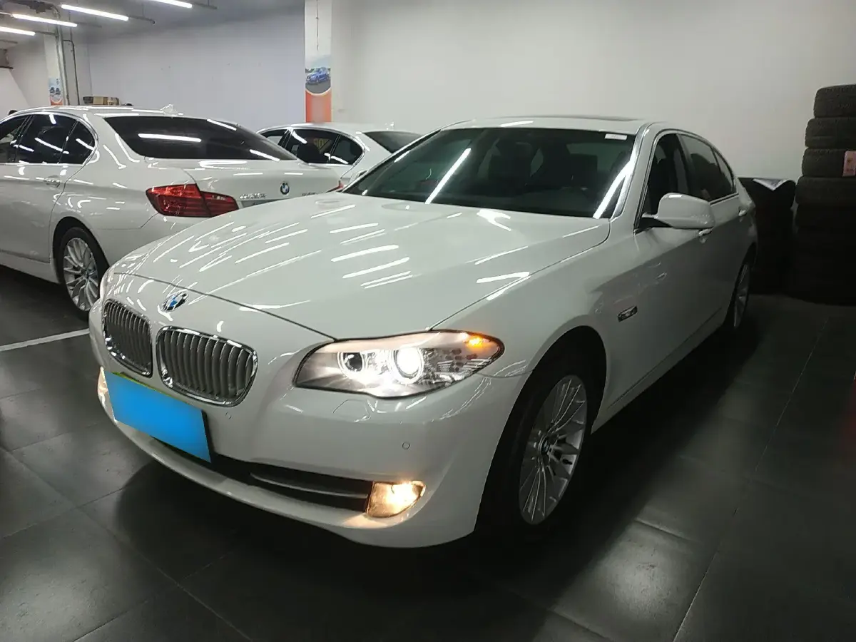 2013 BMW 5 Series 3.0T 306HP L6 8AT