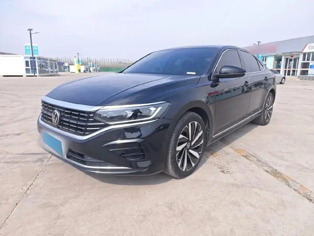 2023 Volkswagen Passat 2.0T 186HP L4 7DCT