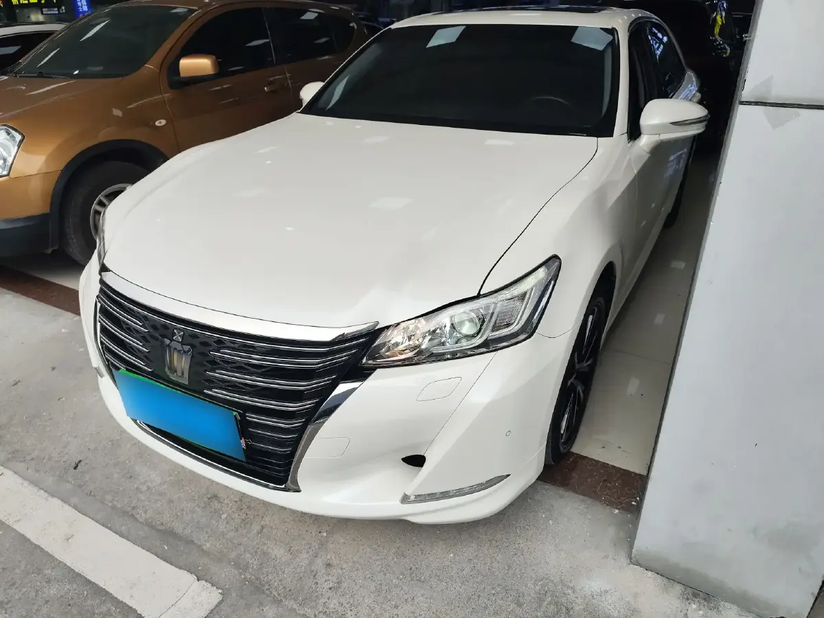 2018 Toyota Crown 2.0T 235HP L4 8AT