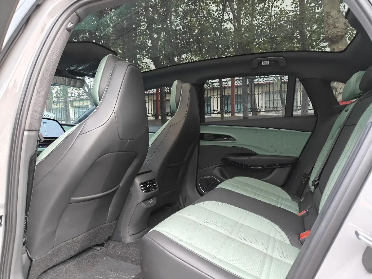 2024 HongQi EH7 BEV 85KWH,autocango,china used car exporter,china ev exporter,chinese used car exporter,chinese used ev exporter