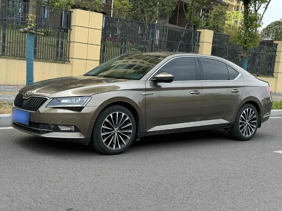 2016 Skoda Superb 1.8T 180HP L4 7DCT