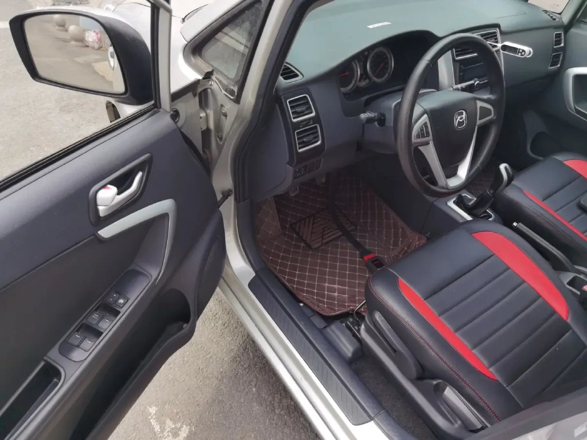 2015 Suzuki Liana A6 1.4L 101HP L4 5MT,autocango,china used car exporter,china ev exporter,chinese used car exporter,chinese used ev exporter