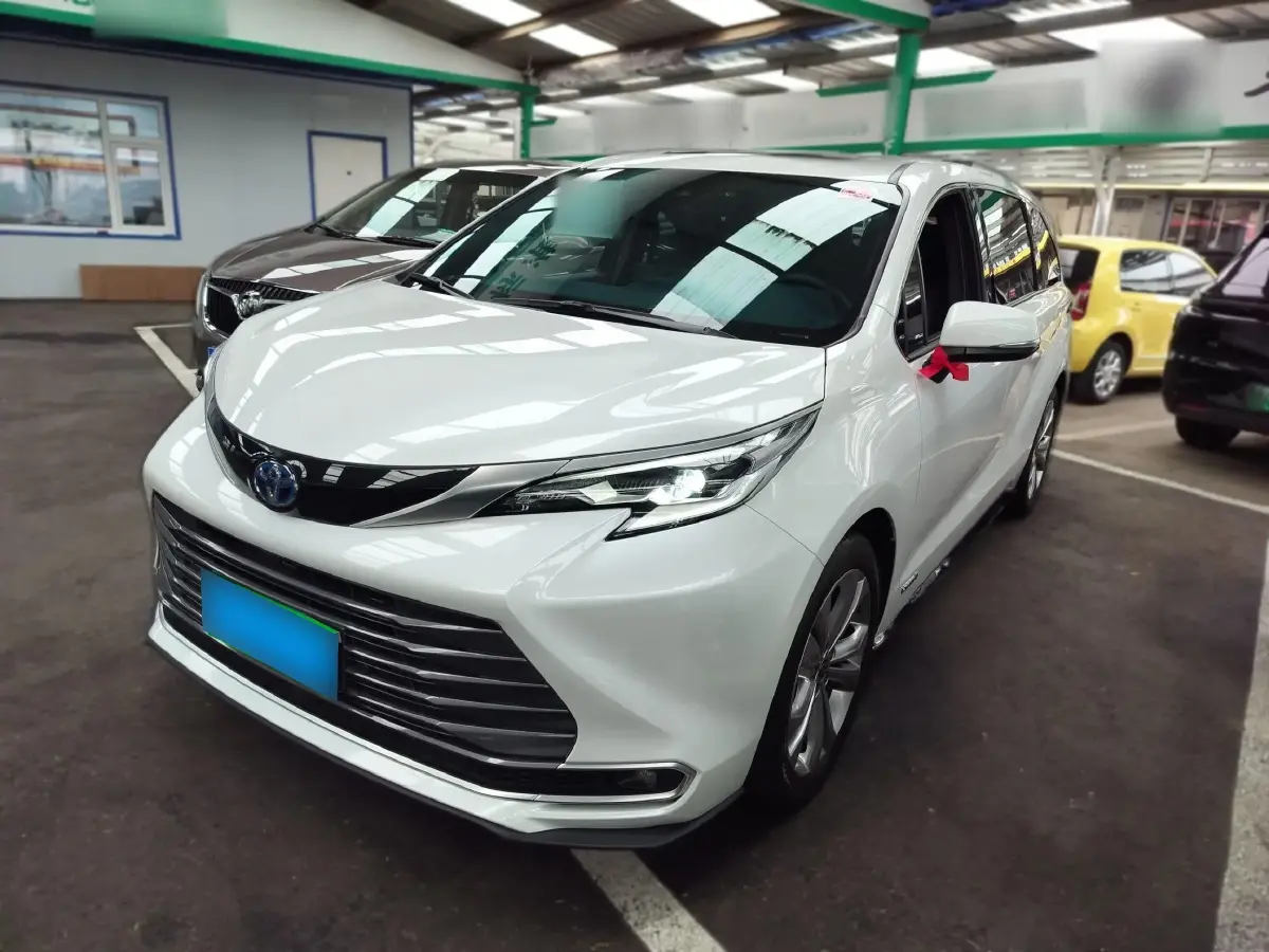 2021 Toyota Sienna 2.5L 192HP L4 E-CVT Hybrid