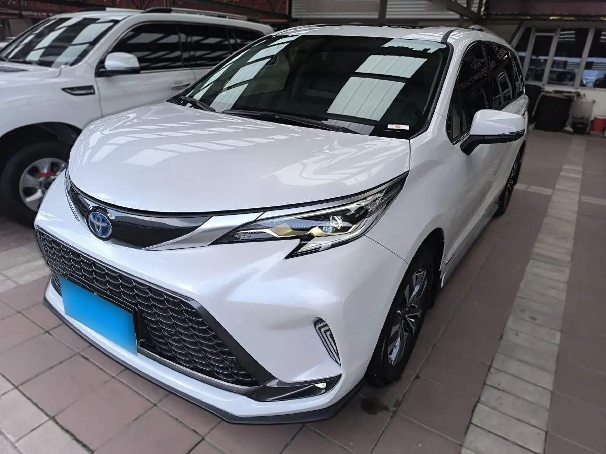 2023 Toyota Granvia 2.5L 189HP L4 E-CVT Hybrid