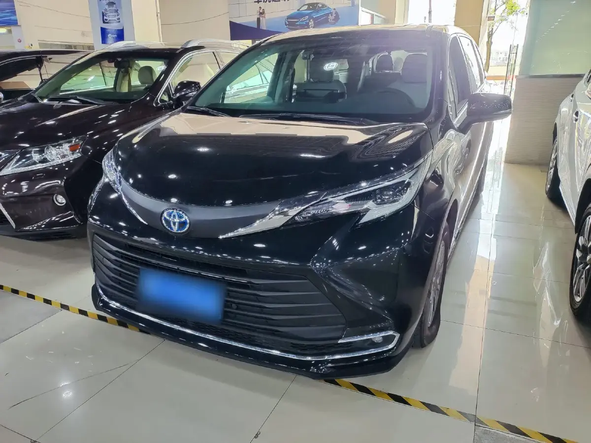2023 Toyota Sienna 2.5L 189HP L4 E-CVT Hybrid