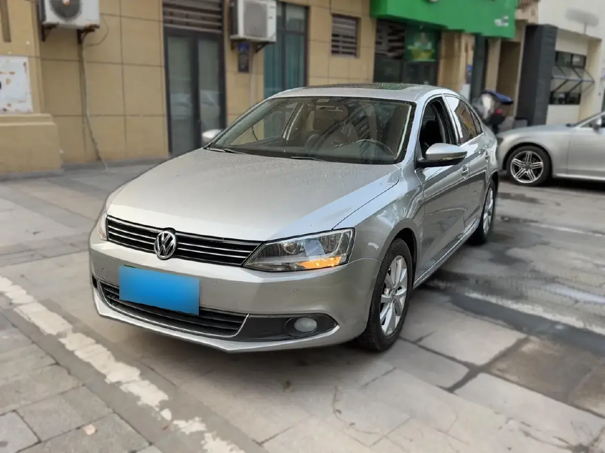 2012 Volkswagen Sagitar 1.4T 131HP L4 7DCT