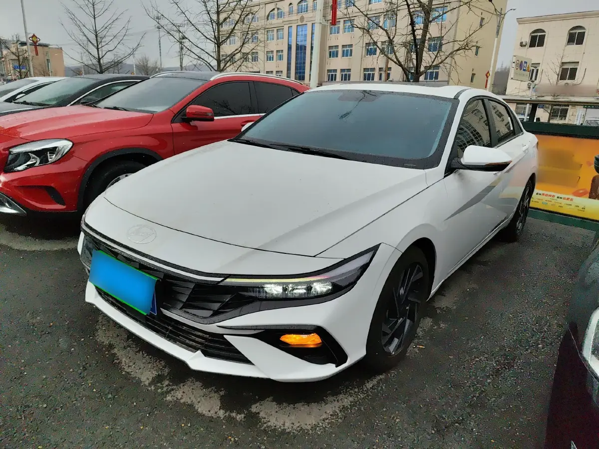 2023 Hyundai Elantra 1.5L 115HP L4 CVT