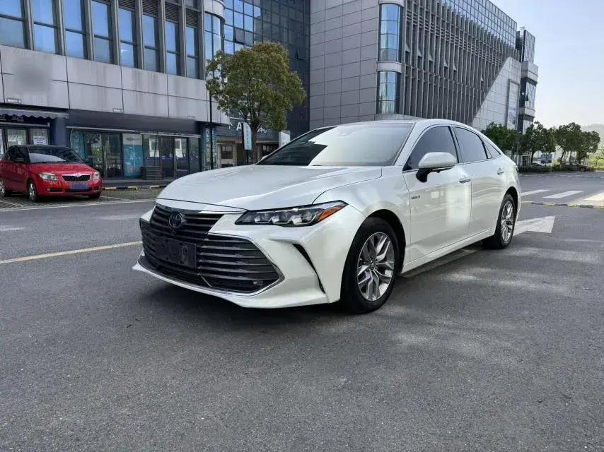 2019 Toyota Avalon 2.5L 178HP L4 E-CVT Hybrid