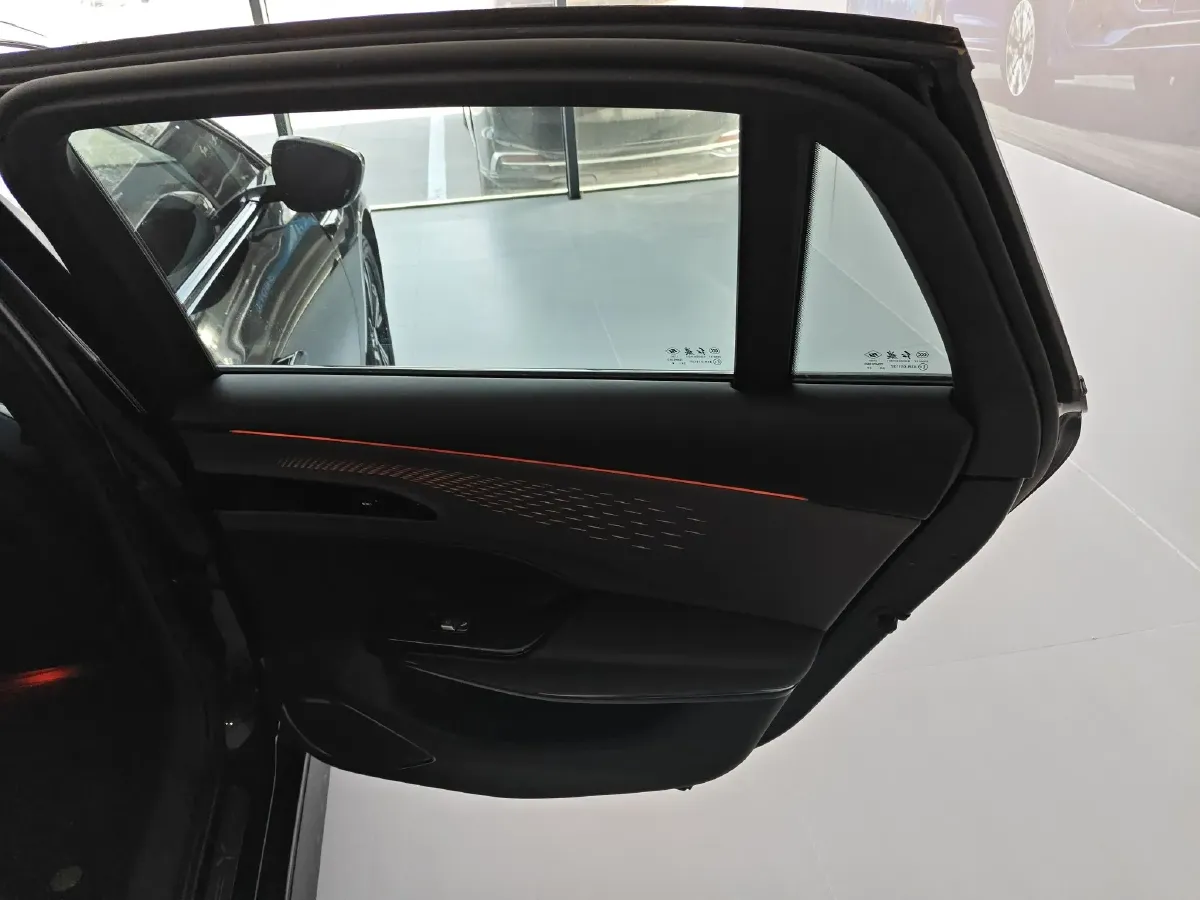 2024 HongQi EH7 BEV 111KWH,autocango,china used car exporter,china ev exporter,chinese used car exporter,chinese used ev exporter