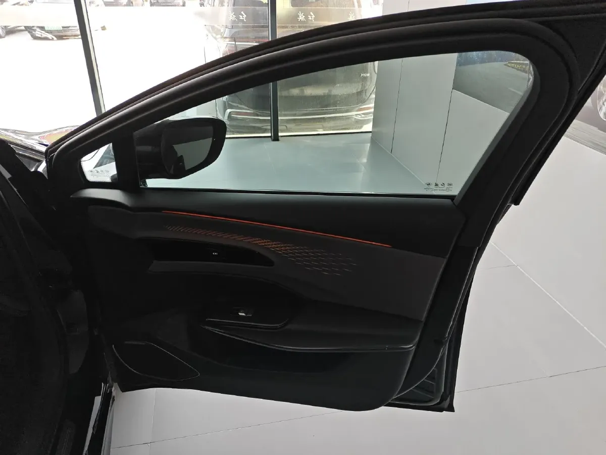 2024 HongQi EH7 BEV 111KWH,autocango,china used car exporter,china ev exporter,chinese used car exporter,chinese used ev exporter