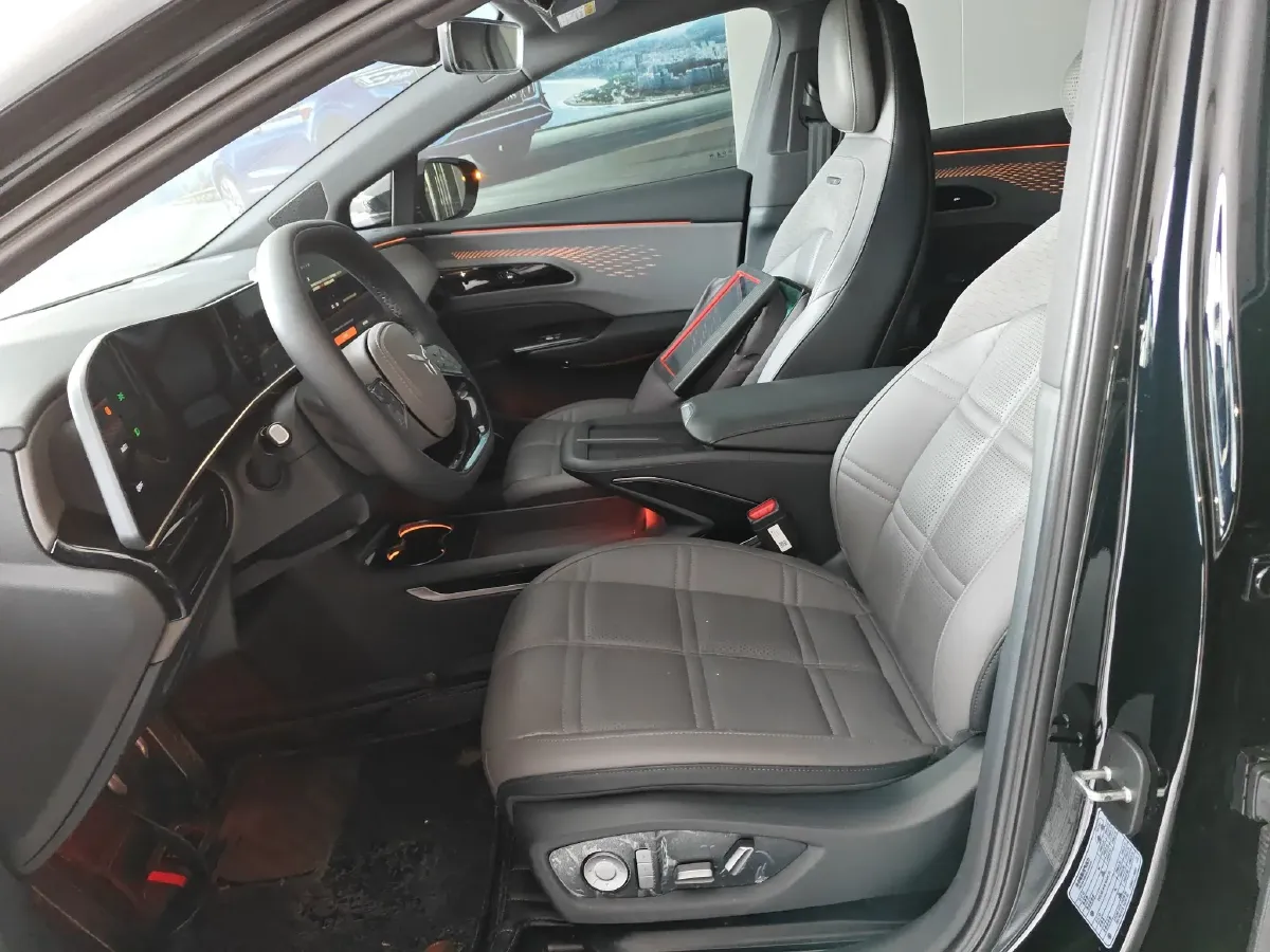 2024 HongQi EH7 BEV 111KWH,autocango,china used car exporter,china ev exporter,chinese used car exporter,chinese used ev exporter