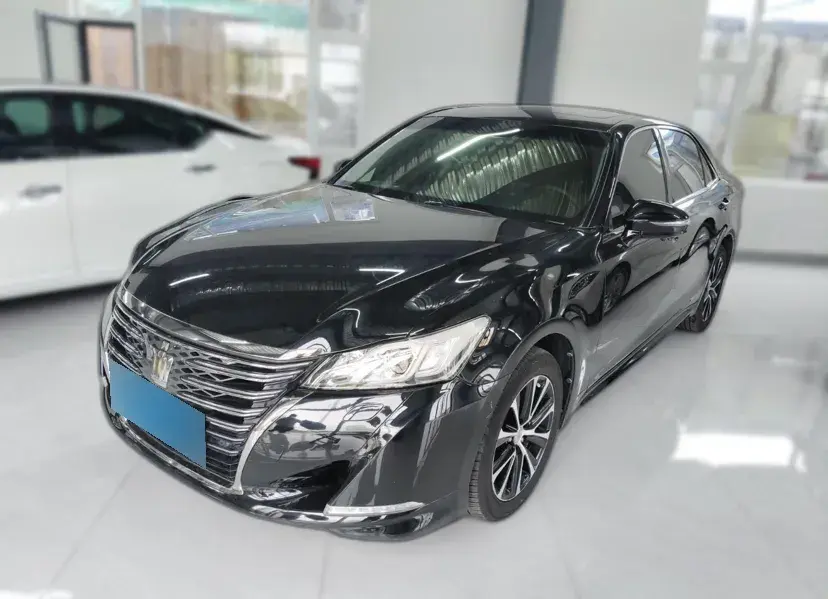 2018 Toyota Crown 2.0T 235HP L4 8AT
