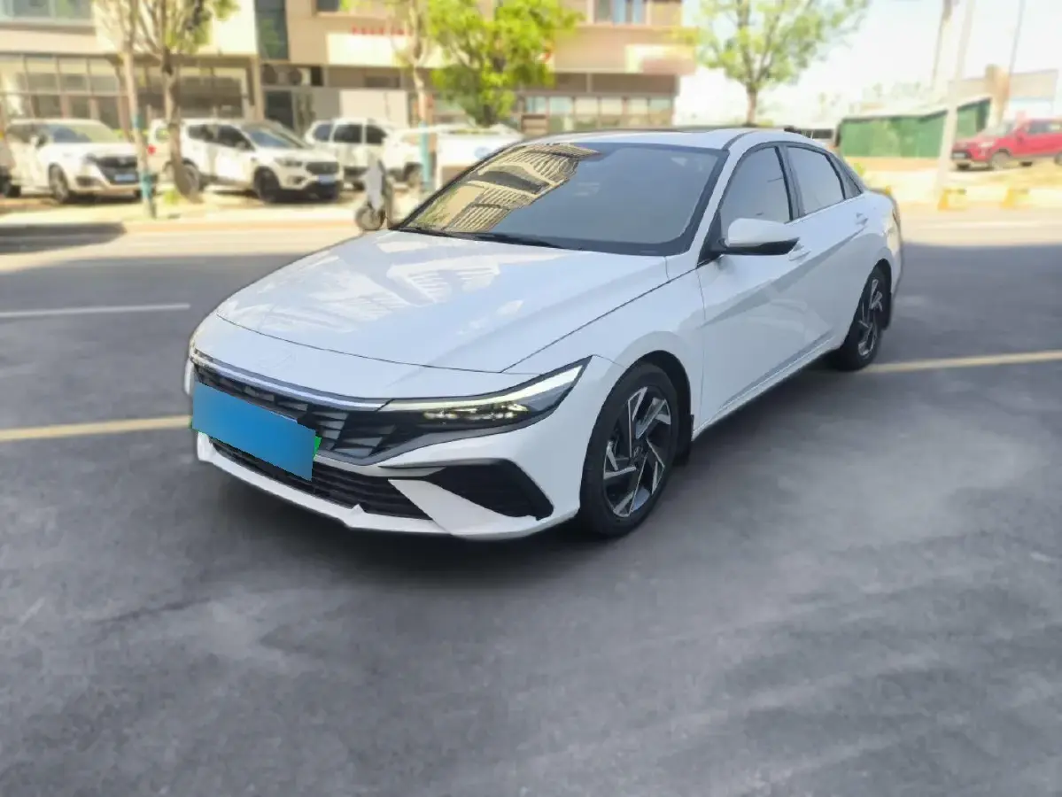 2023 Hyundai Elantra 1.5L 115HP L4 CVT