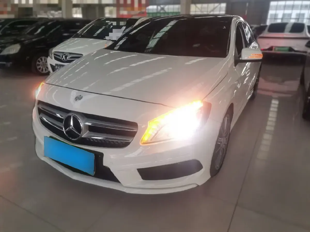 2015 Mercedes-Benz A Class 1.6T 156HP L4 7DCT