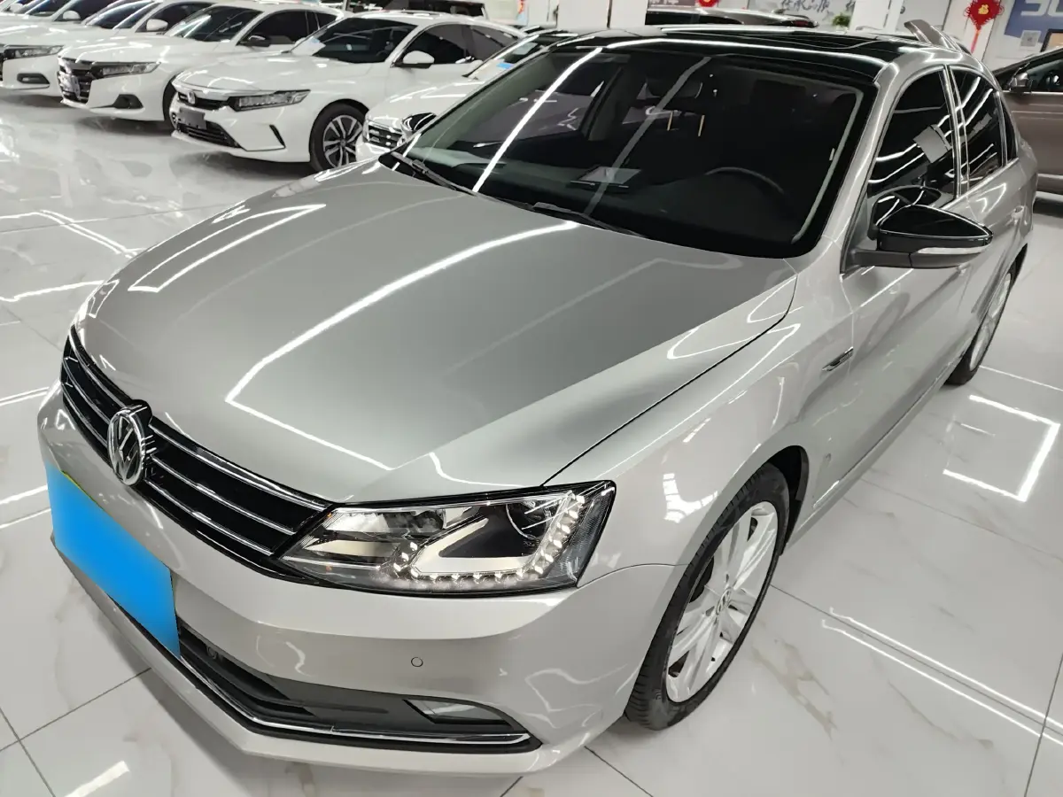 2018 Volkswagen Sagitar 1.4T 150HP L4 7DCT